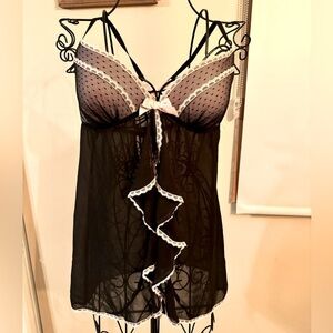 Apt 9 babydoll nightgown size medium, black and pink polka dots